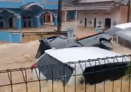 Banjir Bandang Terjang Sukabumi, Kendaraan dan Rumah Warga Hanyut